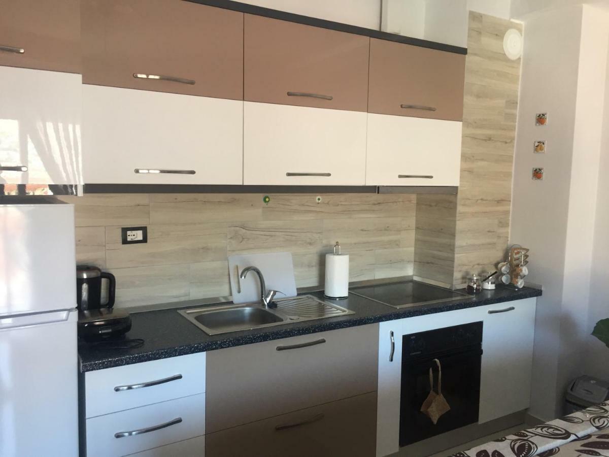 Guest'S Apartament Pogradec Exterior foto